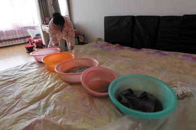 平谷楼上漏水，住户失联，小区没物管，业主维权难！律师来支招……